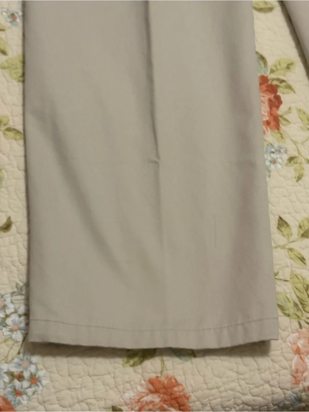 DOCKERS D3 CLASSIC FIT FLAT FRONT KHAKI Pants for Men’s  W42 X L30